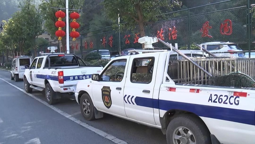 城管执法车辆“换新装” 每车配发“身份证”，开启车辆救援服务新篇章